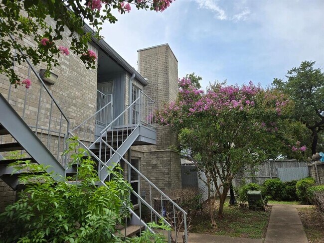 Primary Photo - 7400 Bellerive Dr