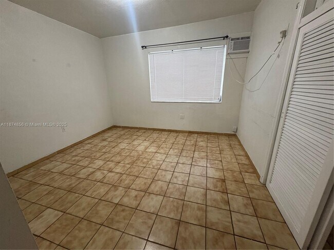 Building Photo - 3289 SW 25th St