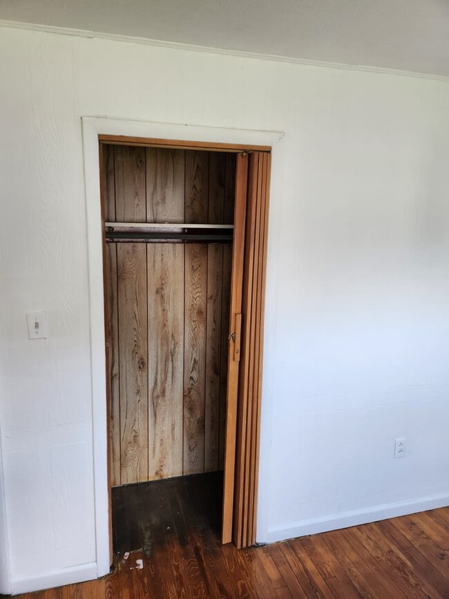 Building Photo - 648 E Scott St