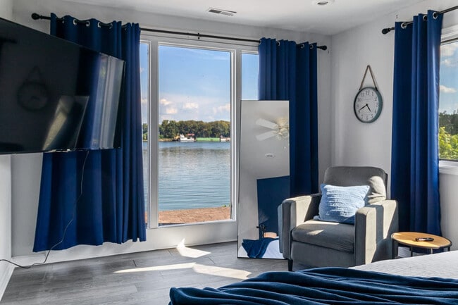 Building Photo - 301 S Front St