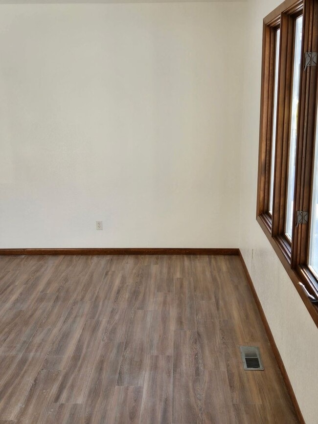 Building Photo - Newly Updated 4 Bedroom East Anchorage Home!