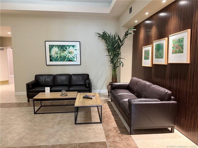 Building Photo - 610 Clematis St