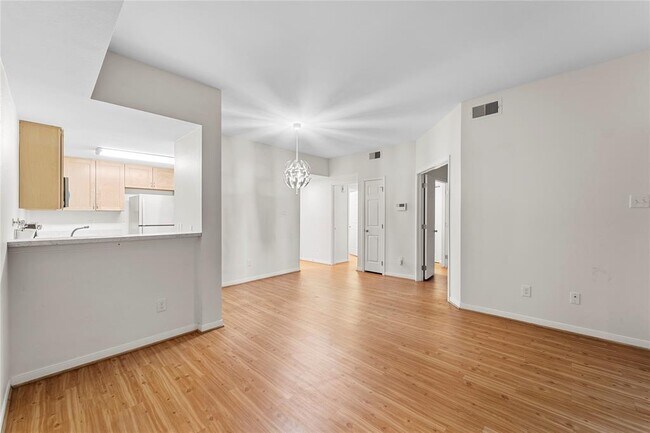 Building Photo - 2209 S Braeswood Blvd