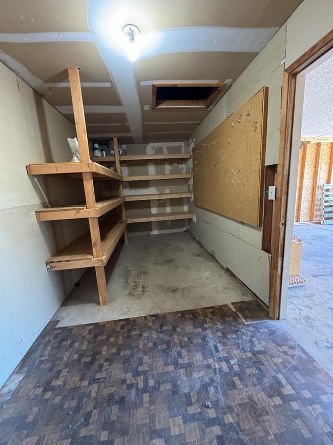 Building Photo - 1205 E Cottonwood Dr