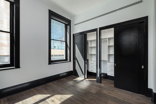 Building Photo - Historic Charm with Live-Work Flexibility in Downtown Honolulu