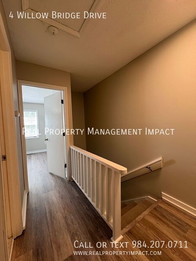 Building Photo - 4 Willow Bridge Dr