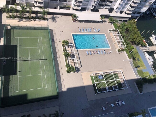 Building Photo - 18041 Biscayne Blvd