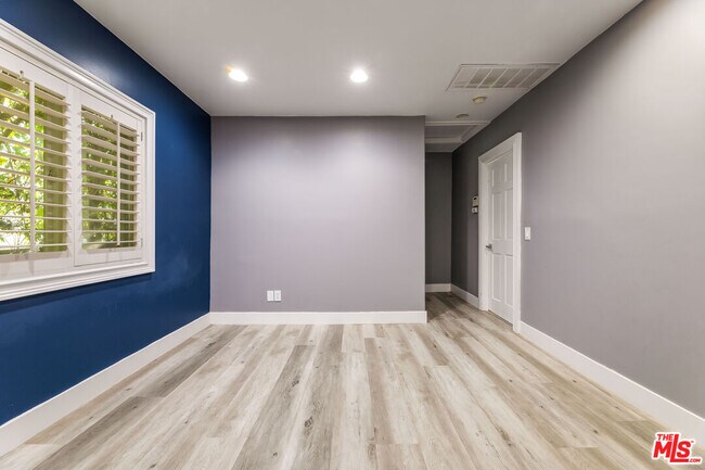 Building Photo - 1112 S Highland Ave