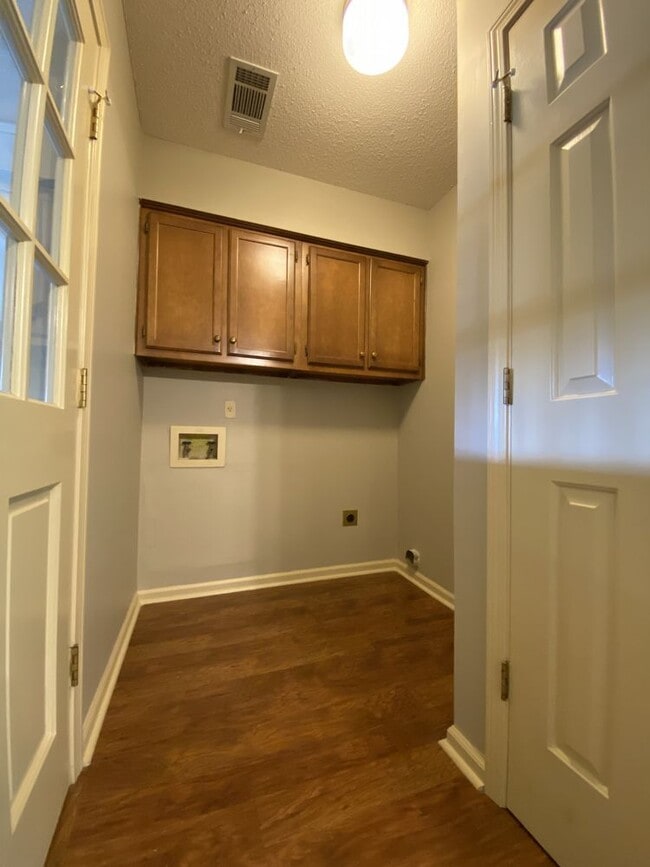 Building Photo - 3 BEDROOM 2 BATHROOM MEMPHIS RENTAL HOME
