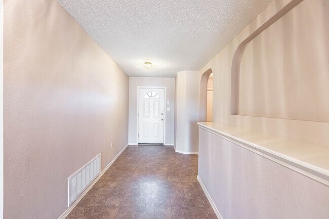 Building Photo - Lovely 3 bedroom 2 bath located in East El Paso!!