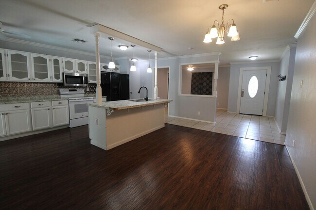 Building Photo - 10535 Breeds Hill Dr