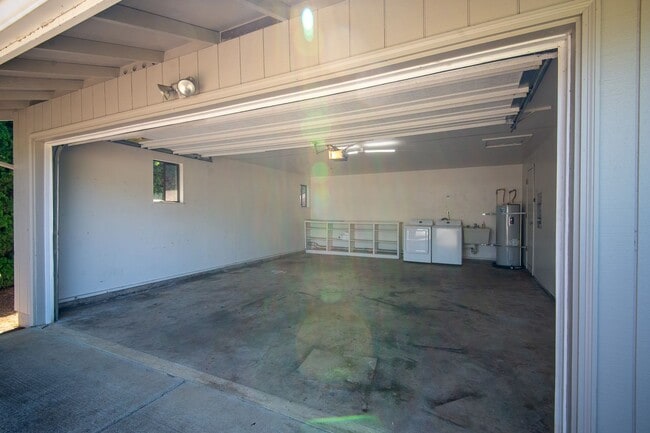 Building Photo - Fern Court Duplex