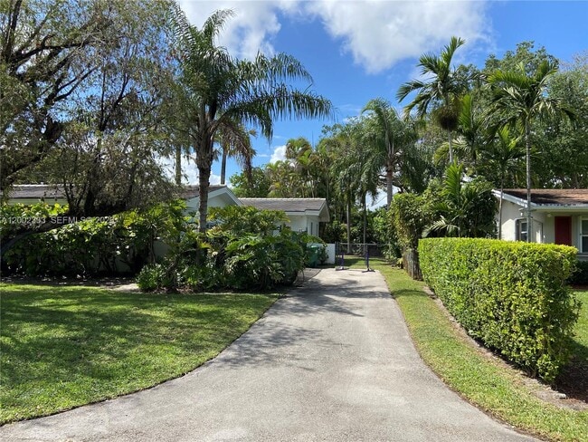 Building Photo - 9840 SW 69th Ave