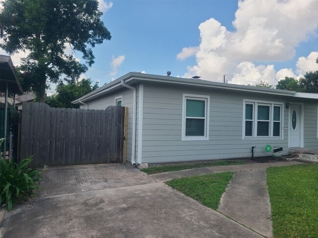 Building Photo - 3834 Rosedale St