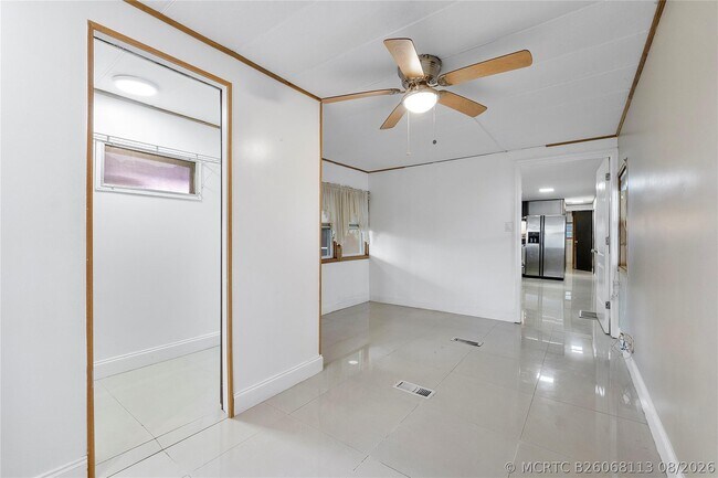 Building Photo - 2710 E Marina Dr