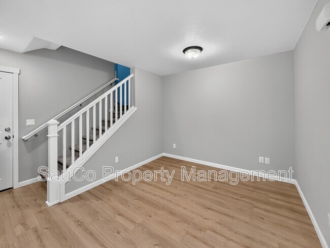 Building Photo - 7024 SE Frasier Ln