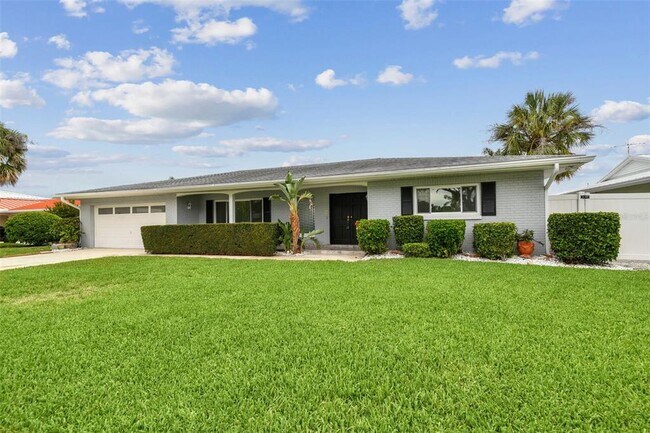 Building Photo - 3938 Versailles Dr
