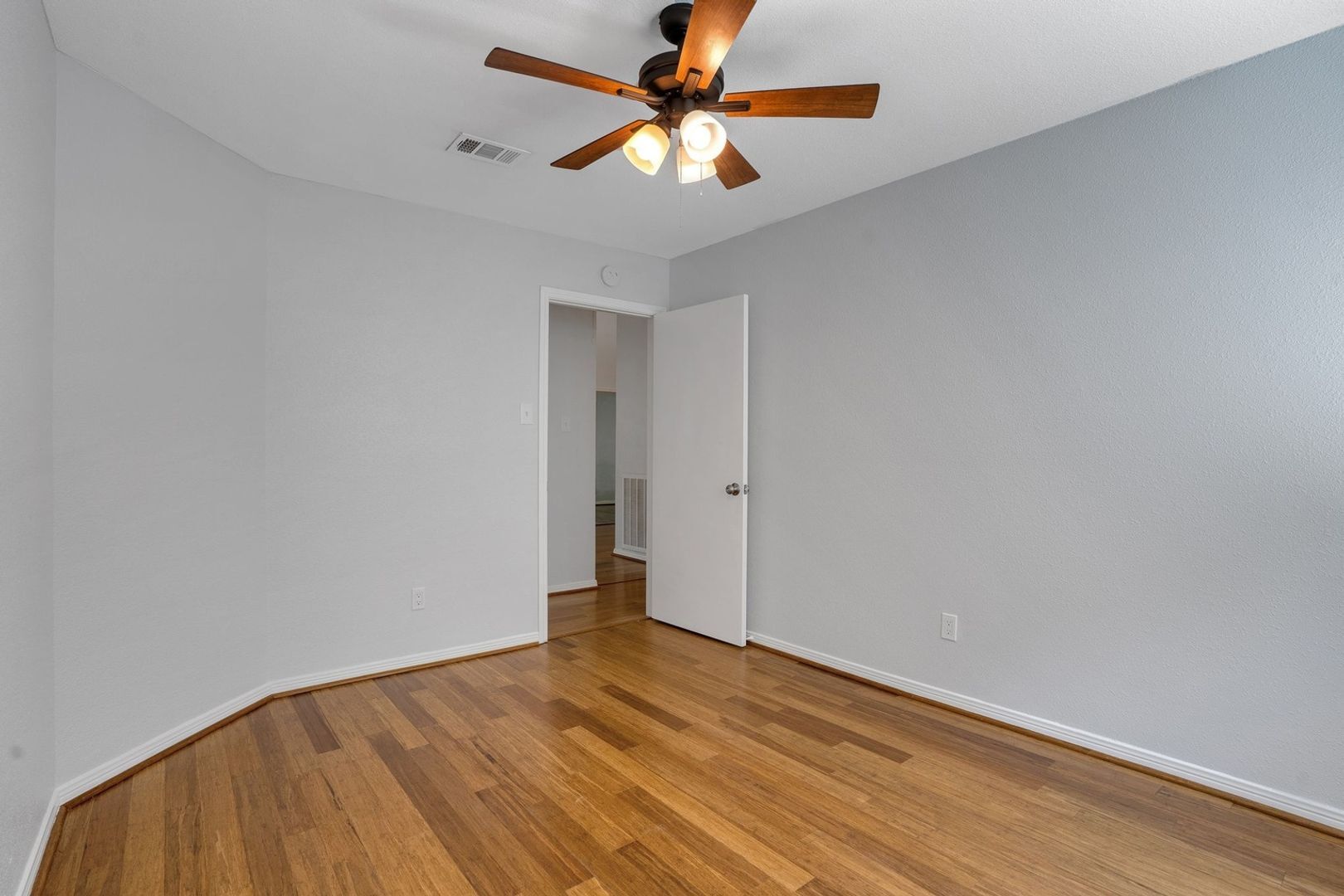 Building Photo - 9831 Meadow Bend Ln