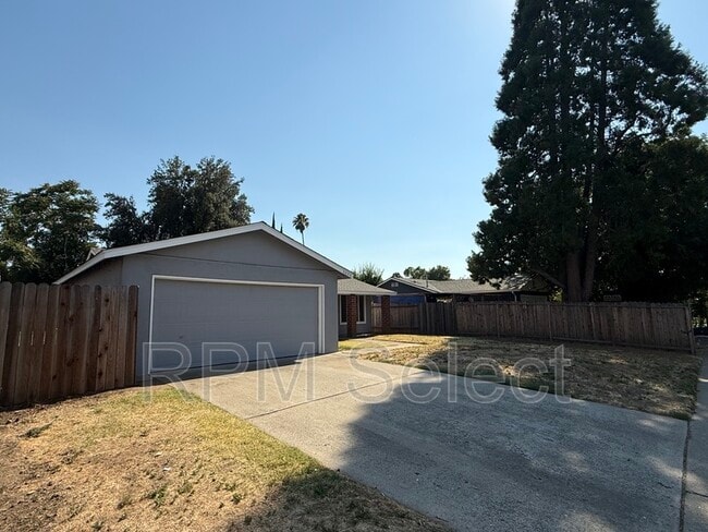 Building Photo - 8826 Grayling Way