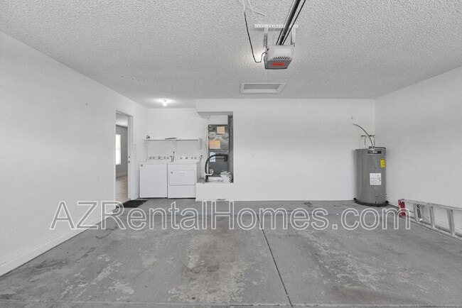 Building Photo - 3841 E Bighorn Ave