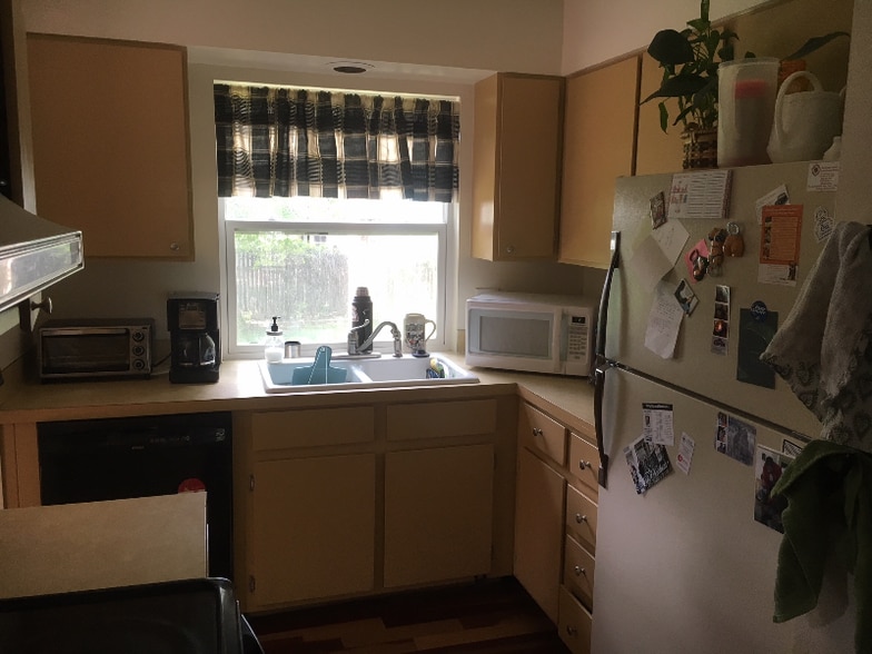 Building Photo - 1128 Elm St