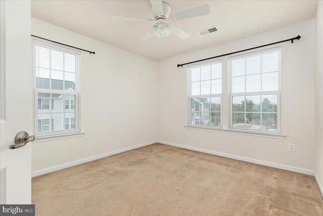 Building Photo - 139 Hornbeam Dr