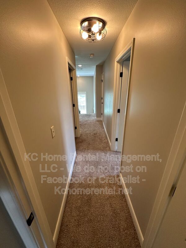 Building Photo - 8608 W 165th St