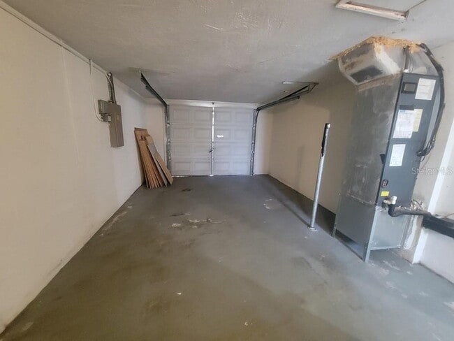 Building Photo - 5912 Della Dr