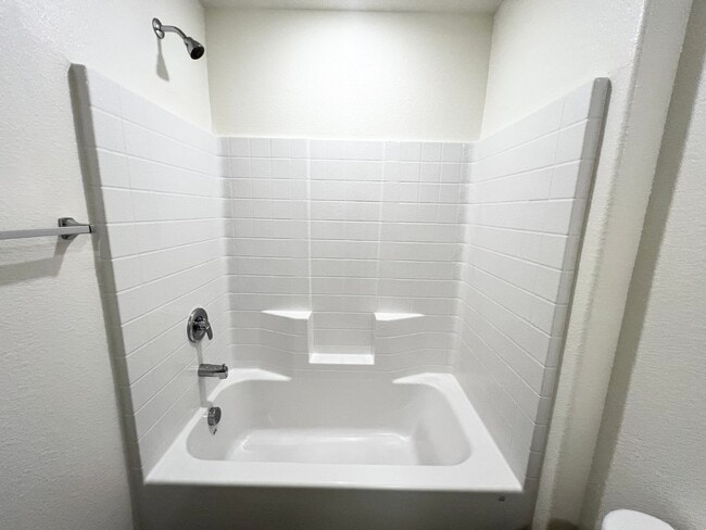 Building Photo - 2625 Dahlia Fls Ave