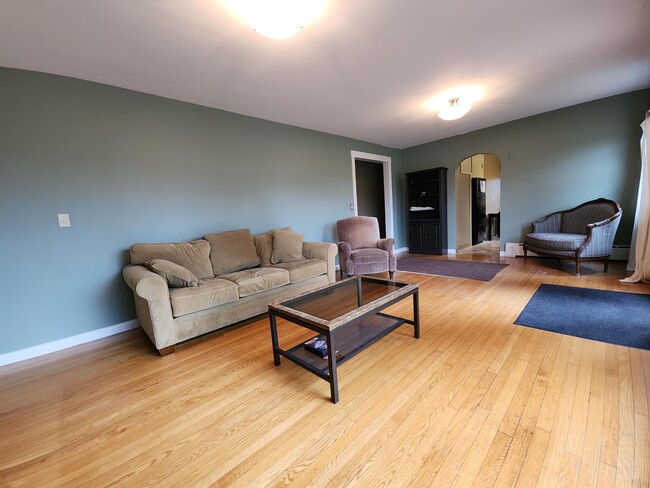 Building Photo - 907 W Swanzey Rd