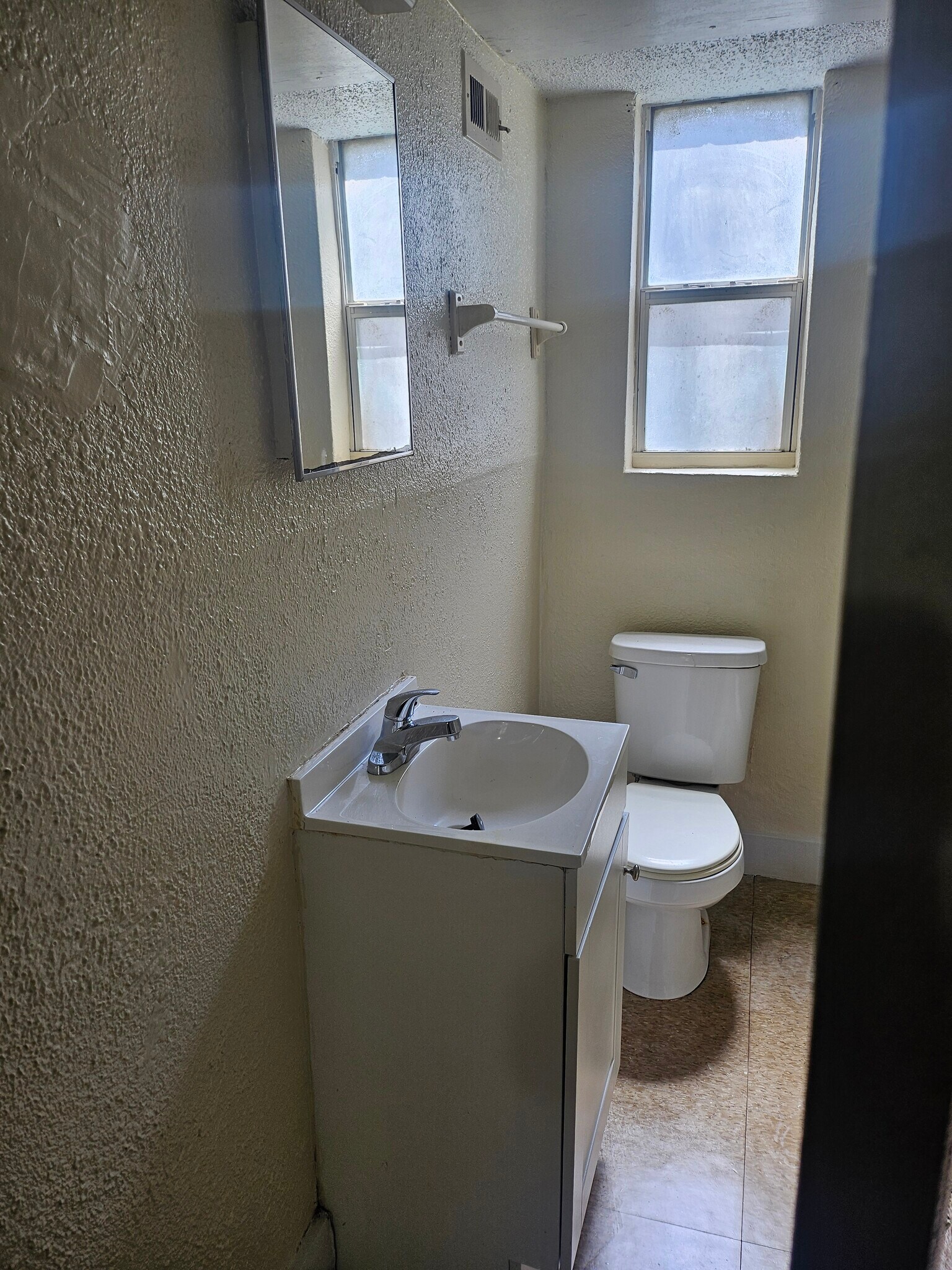 Building Photo - 2113 Mount Herman St