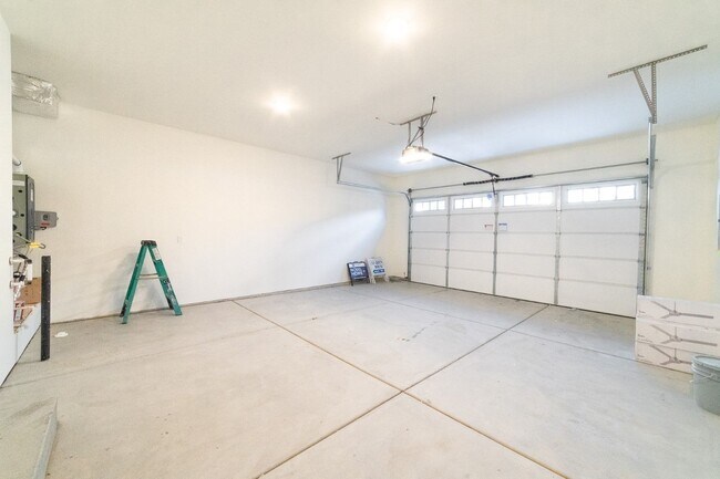 Building Photo - Low Maintenance Meridian Townhome!