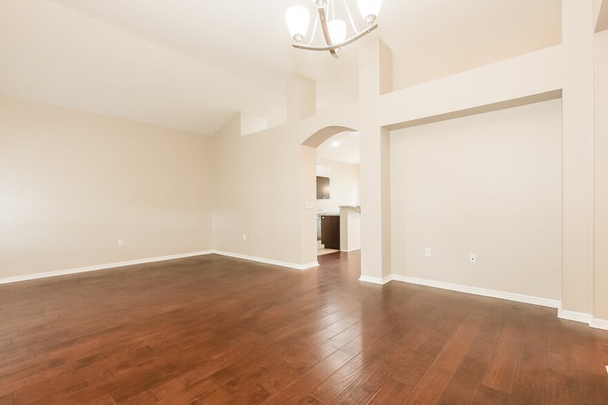 Building Photo - 2014 Cattleman Dr