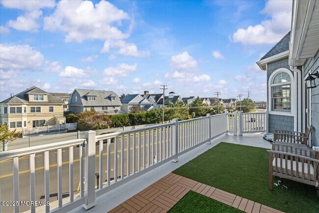 Building Photo - 1613 Ocean Ave