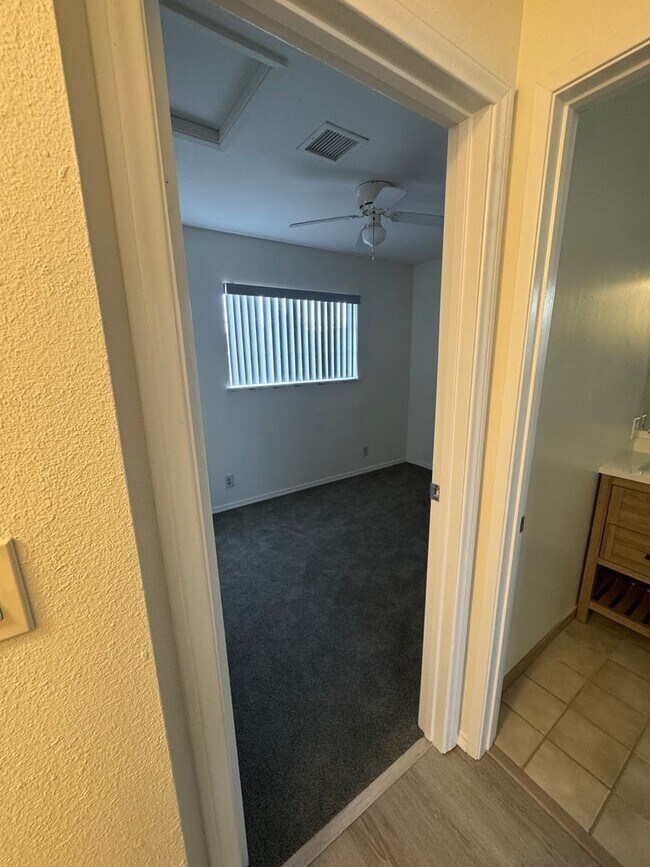 Building Photo - 5 Bedroom, 3.5 Bath, Beautiful 1,856 SQ FT...