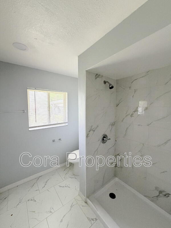 Building Photo - 825 Avenue Y NW