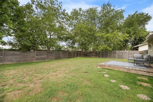 Building Photo - 2518 Carlow Dr
