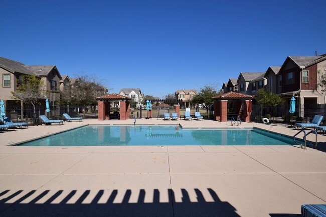 Building Photo - Beautiful Cooley Station Bungalow, 3 bed 2.5 bath with loft