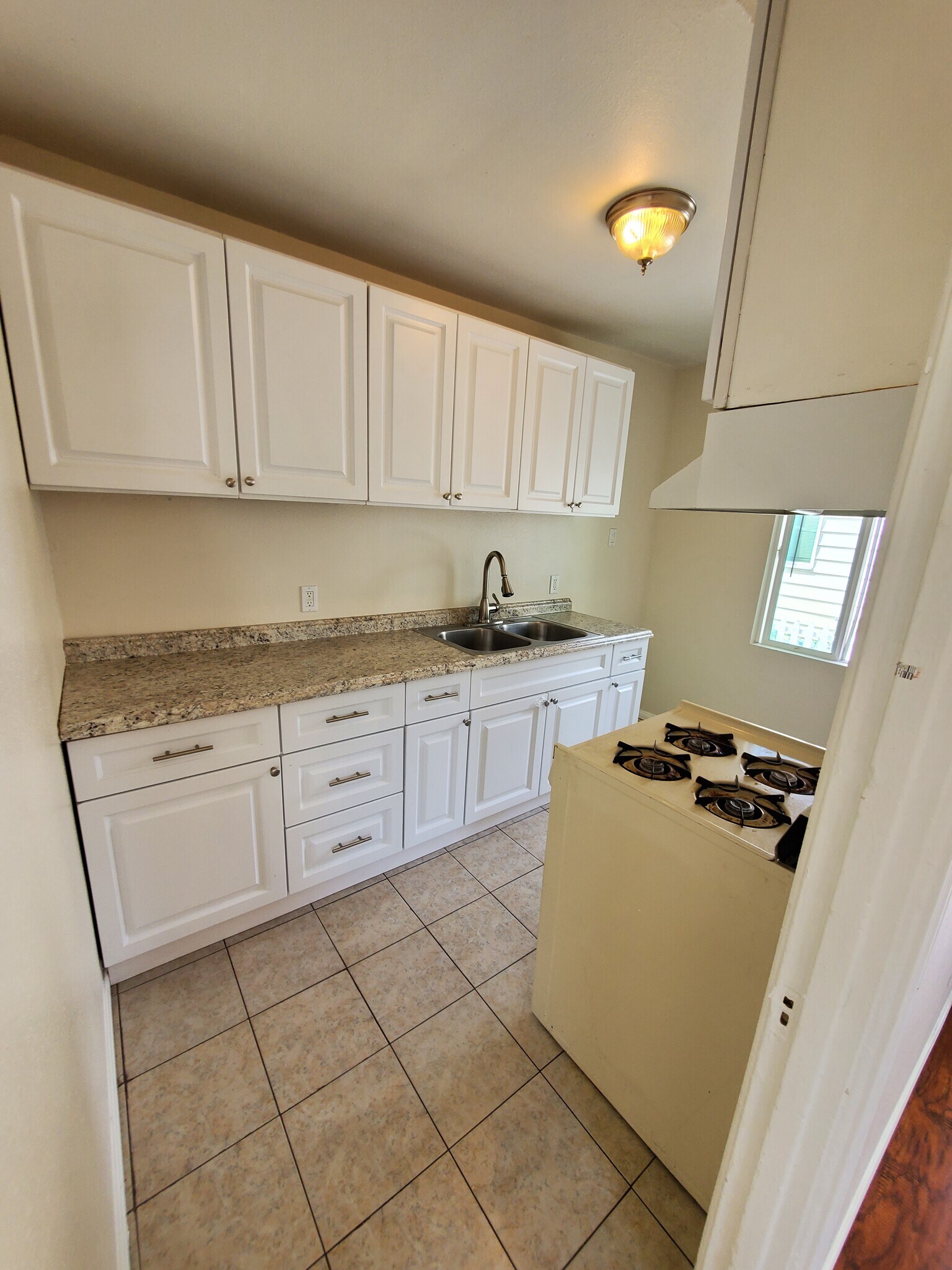 Kitchen - 13108 S Vermont Ave
