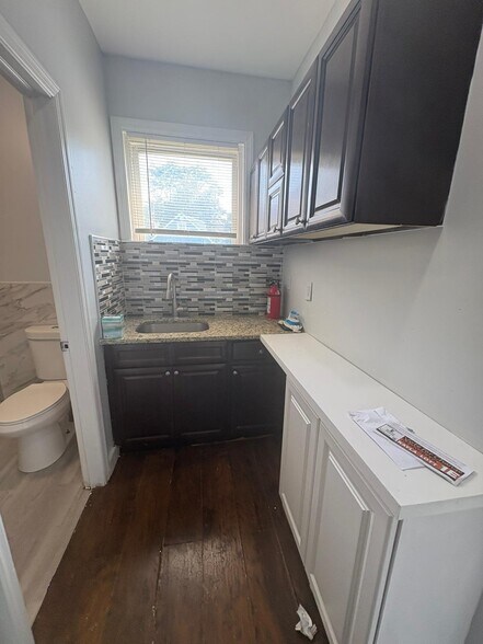 Primary Photo - 1026 Chandler Ave