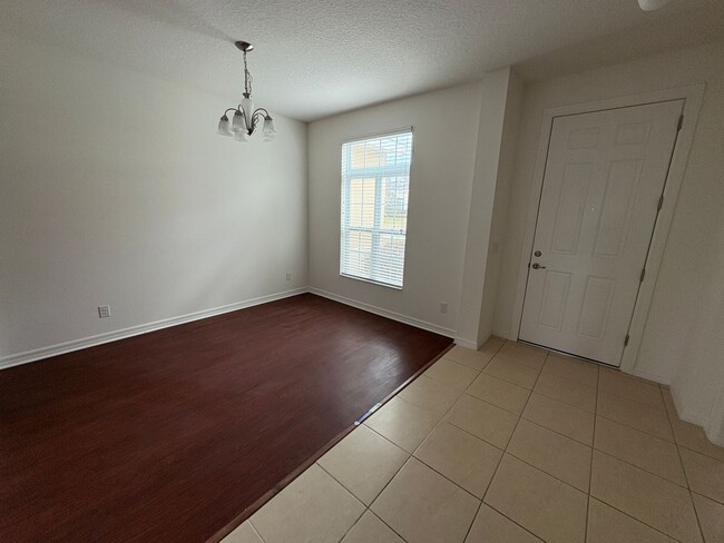 Building Photo - RENT JUST REDUCED!!!! SPACIOUS 4 BEDROOM H...