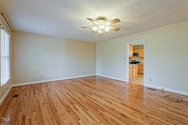 Building Photo - 4610 Linden Rd