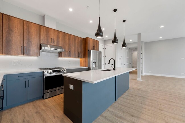 Building Photo - 1718 S Halsted St