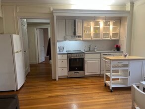 Building Photo - 988 Memorial Dr