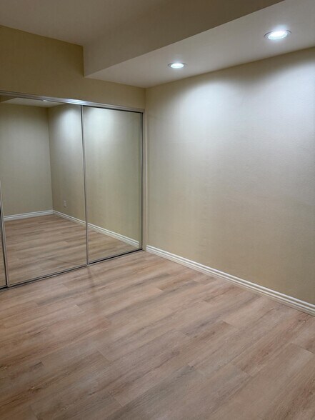 Bedroom with large closet - 140 Linden Ave