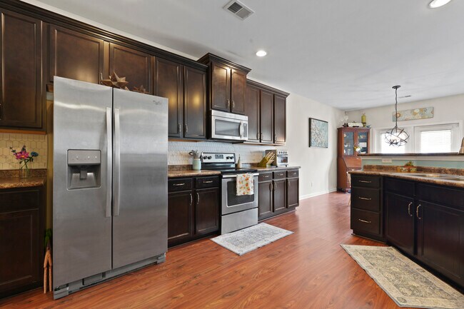Building Photo - 18 Millwood Lake Dr
