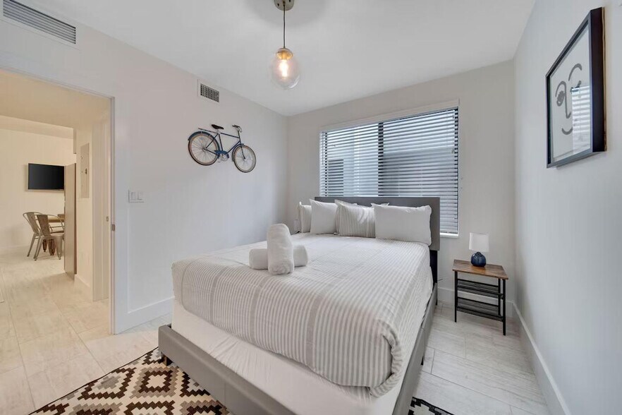 Building Photo - 1434 SW 22nd Ave