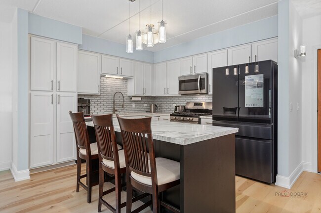 Building Photo - 8727 W Bryn Mawr Ave