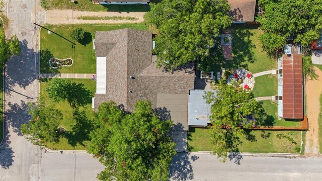 Building Photo - 1217 Fairground St