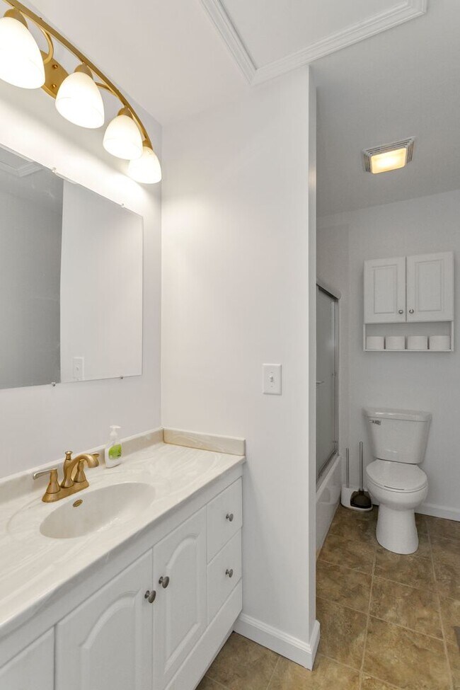 Building Photo - 542 Del Lago Dr